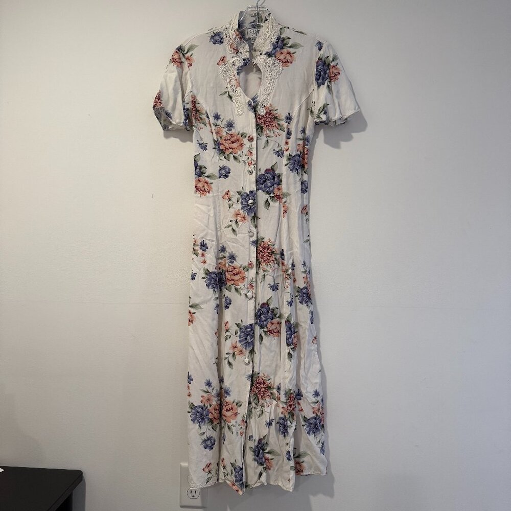 DJI Vintage Floral Dress
